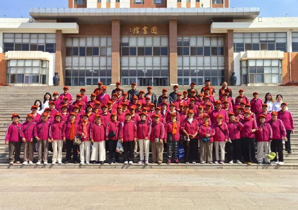 太阳集团tcy8722与东旺疃社区老年大学开展研学赏春活动